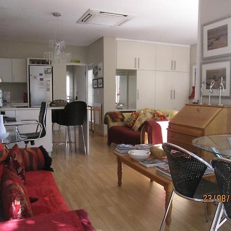Navona Constantia Guest Cottage ケープタウン エクステリア 写真