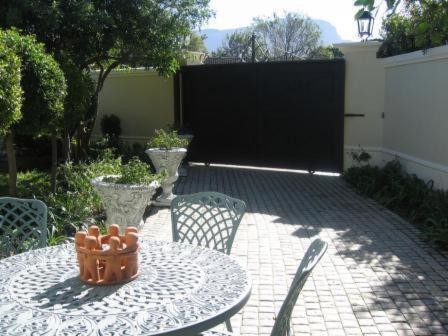 Navona Constantia Guest Cottage ケープタウン エクステリア 写真