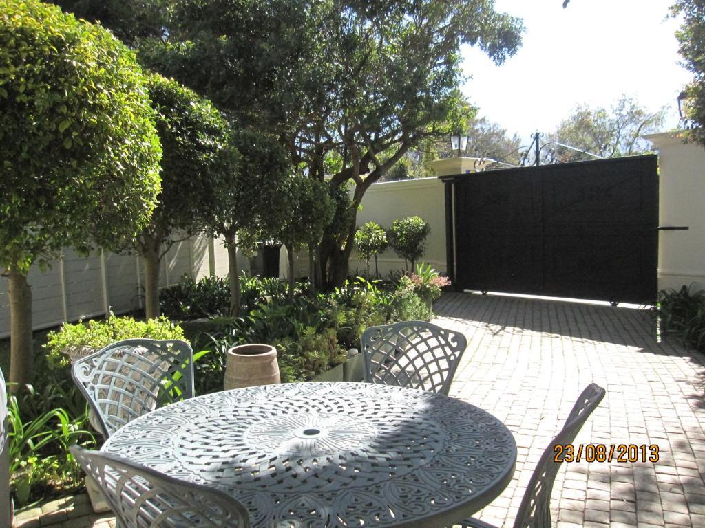 Navona Constantia Guest Cottage ケープタウン エクステリア 写真