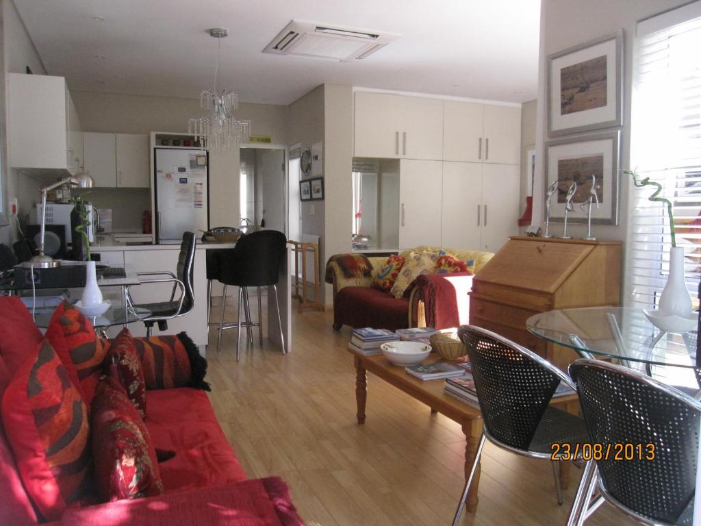 Navona Constantia Guest Cottage ケープタウン エクステリア 写真