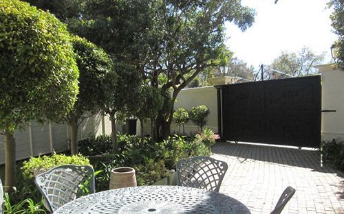 Navona Constantia Guest Cottage ケープタウン エクステリア 写真