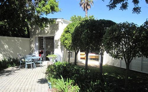 Navona Constantia Guest Cottage ケープタウン エクステリア 写真